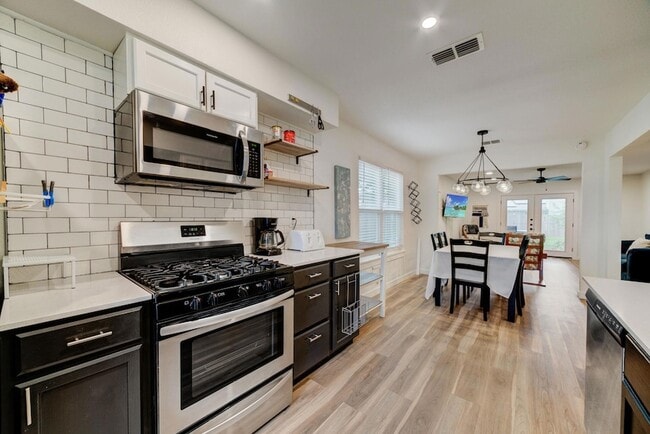 Building Photo - 4405 Button Bend Cir