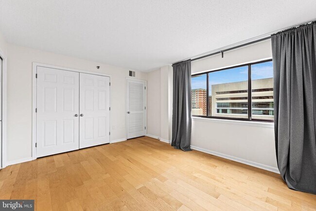 Building Photo - 1301 N Courthouse Rd