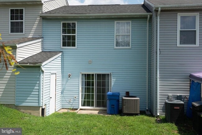 Building Photo - 615 Hemlock Ct