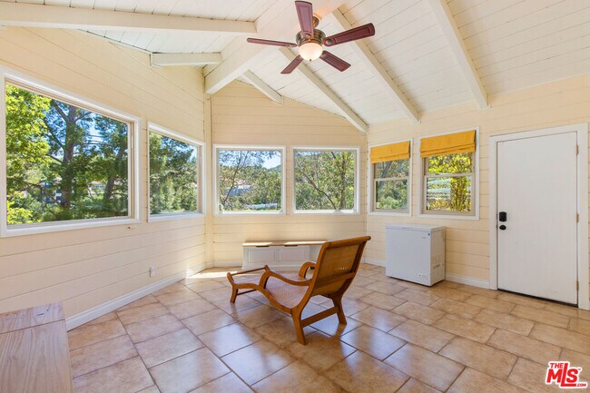 Building Photo - 4236 Ensenada Dr