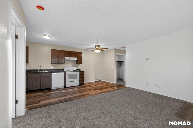 Building Photo - 820 Stone Mountain Ct