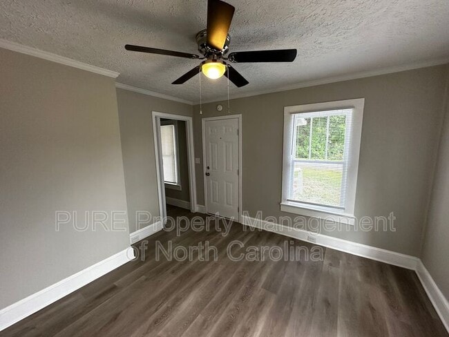 Building Photo - 204 Moore Dr