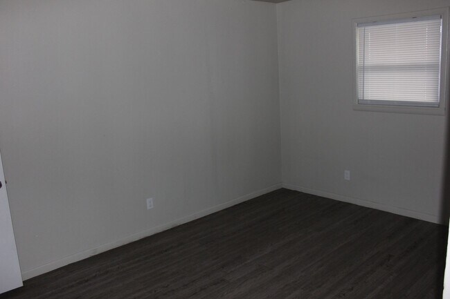 Building Photo - VICKSBURG 4 PLEX