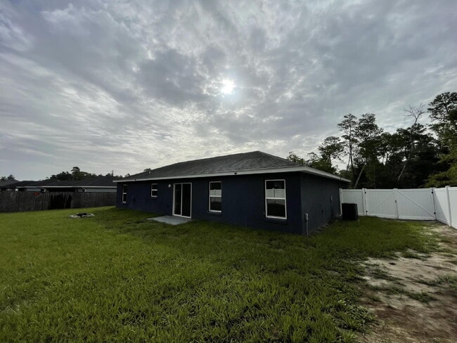 Building Photo - Move-In Ready! Beautiful 3BR/2BA with New Flooring & Fresh Paint
