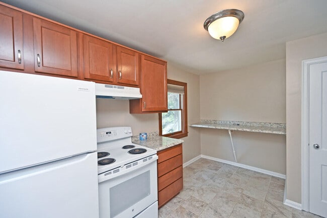 Building Photo - 27 Pleasant Ridge Ave