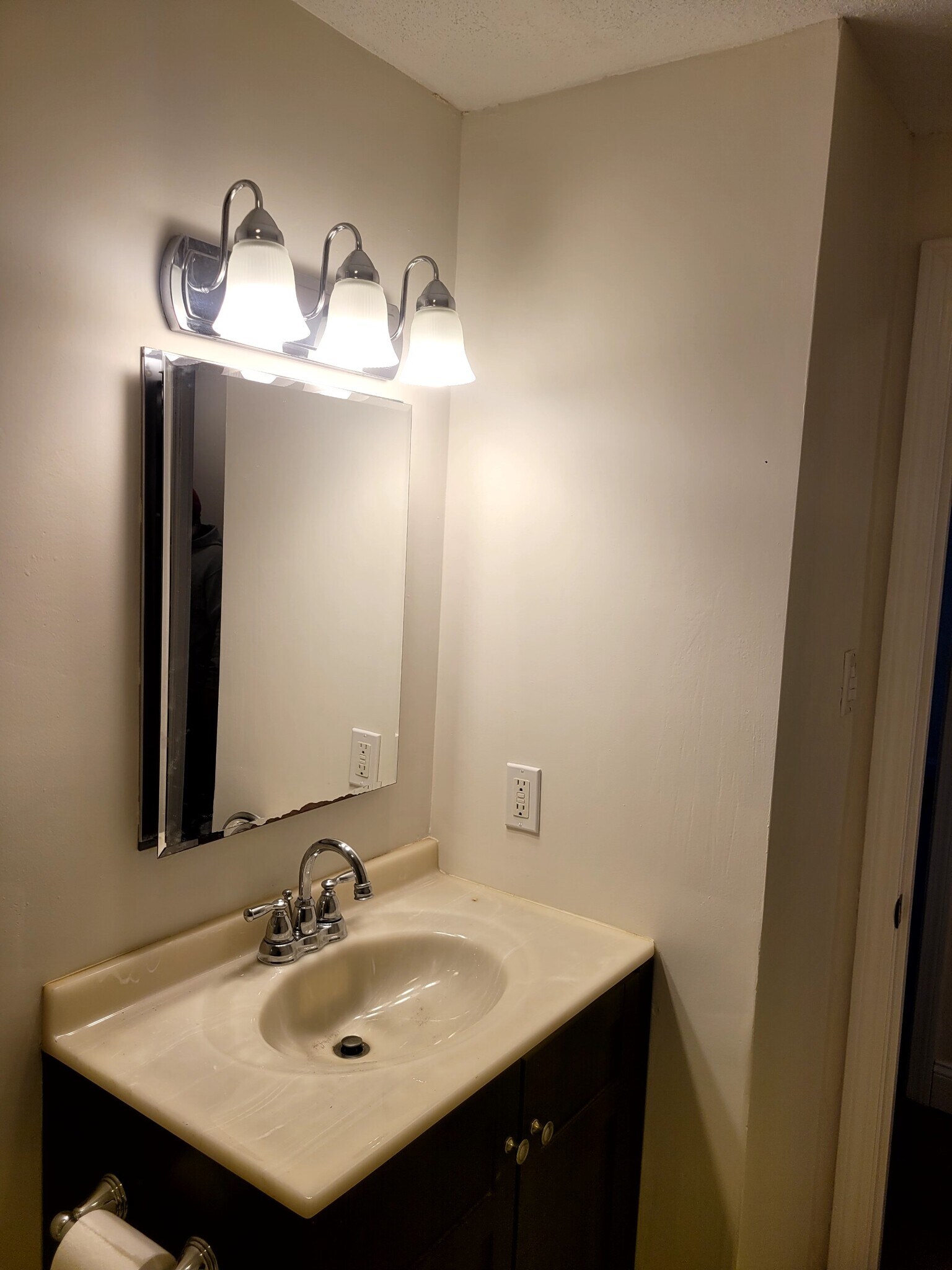 Building Photo - 65 Greentree Ln