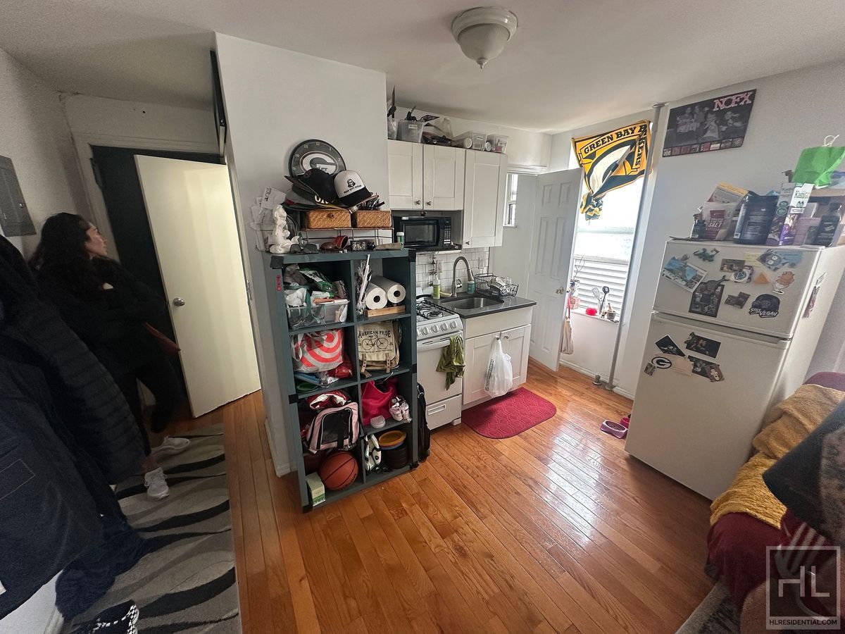 Building Photo - 35 STREET