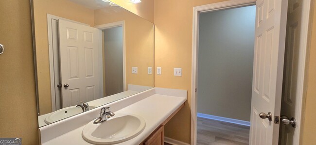 Building Photo - 11 Brookview Dr