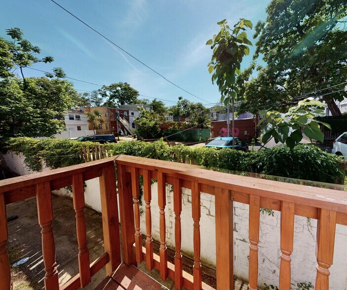 Building Photo - Updated Columbia Heights townhome near the...