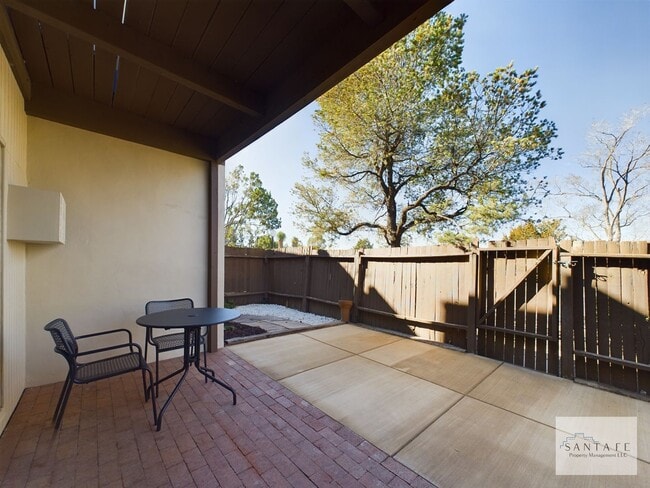 Building Photo - Gorgeous Ground Level Condo at Los Arroyos across from Hospital