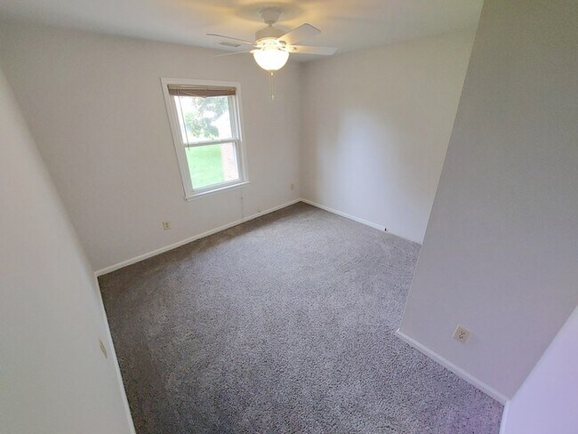 Building Photo - CUTE AND COZY 3 BEDROOM HOME AT BUCKROE BEACH FOR RENT!!!