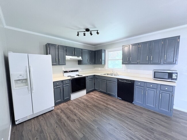 Building Photo - 4077 Brookfield Dr