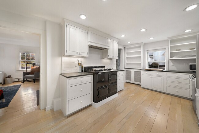 Building Photo - 45 Burying Hill Rd