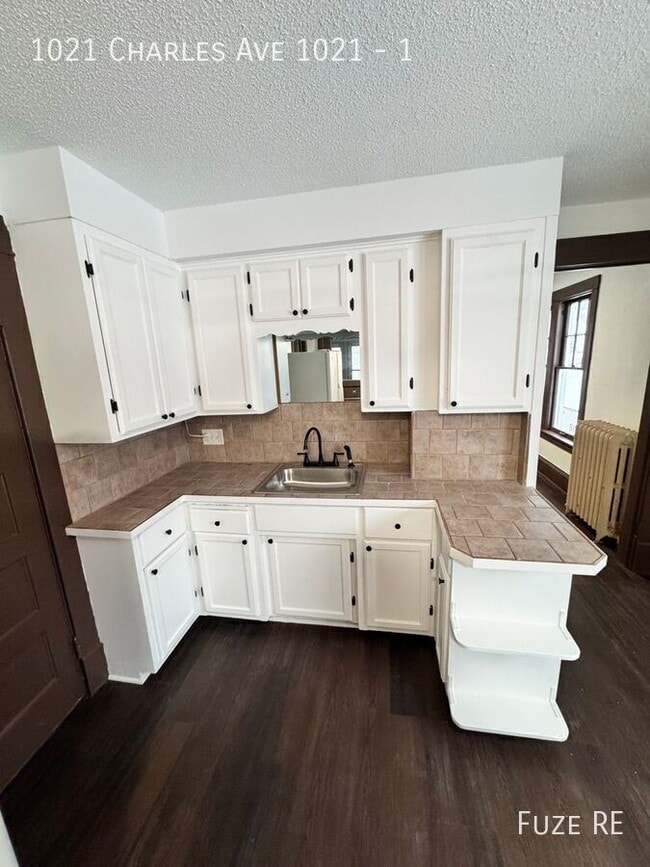 Building Photo - 1021 Charles Ave