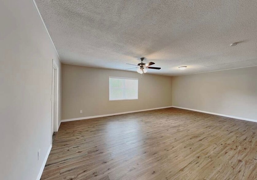 Building Photo - 1704 Newton St