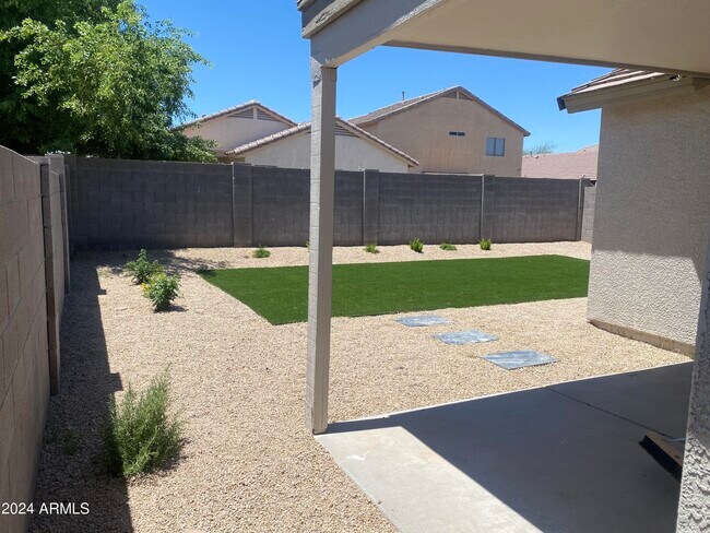 Building Photo - 1755 W Desert Canyon Dr