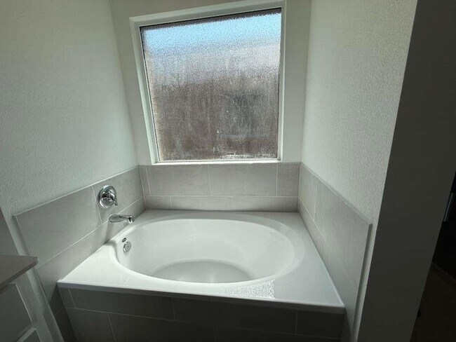 Building Photo - 623 Sormonne Lp