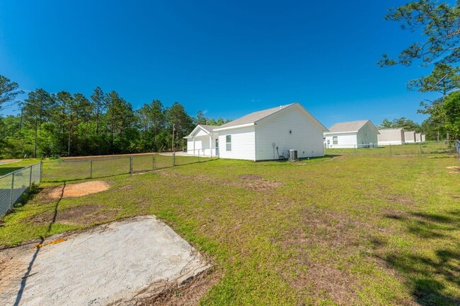 Building Photo - 3 bedroom 2.5 bathroom