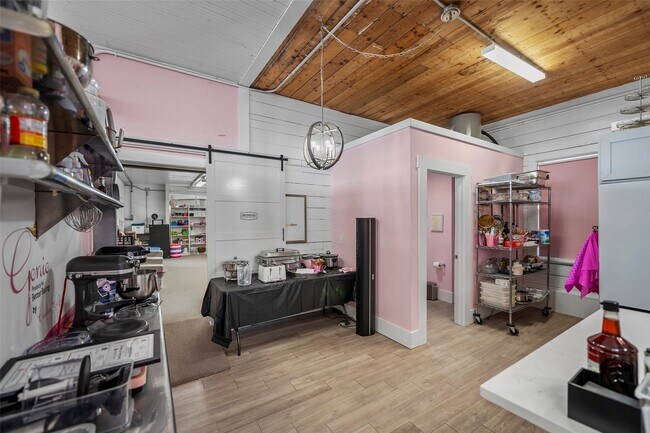 Building Photo - 1801 Avenue L