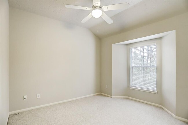 Building Photo - 8051 Bay Branch Dr