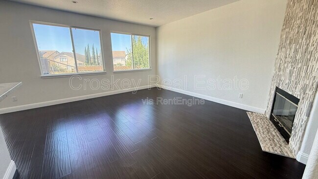 Building Photo - 328 Whispering Oaks Ct