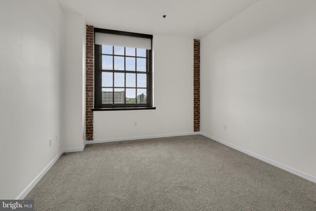 Building Photo - 303 Vine St