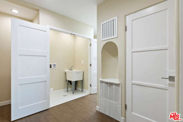 Building Photo - 1152 S Point View St