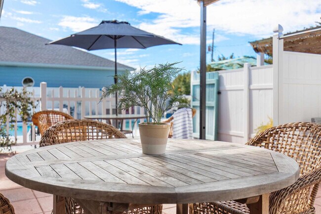 Building Photo - 217 Carol Pl