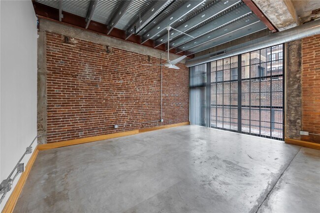 Building Photo - 2201 Locust St