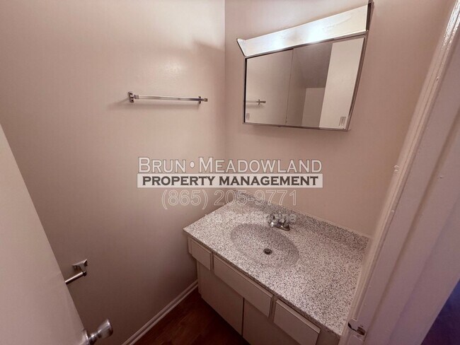 Building Photo - 1035 W Parkway Ave