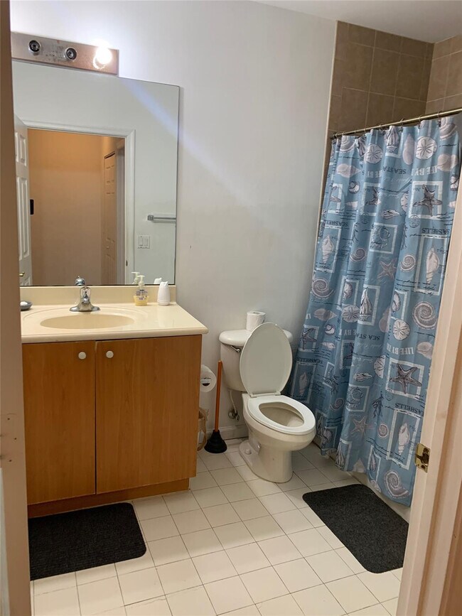 Building Photo - 1425 NW 36th Way