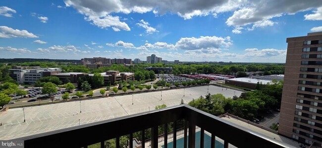 Building Photo - 3709 S George Mason Dr