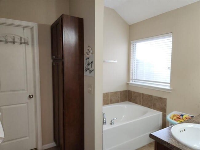 Building Photo - 1804 Cotton Blossom Way