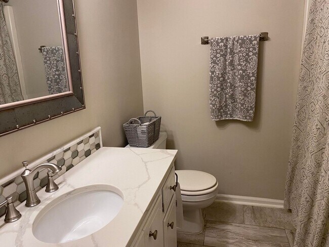 Building Photo - 654 Tara Ln