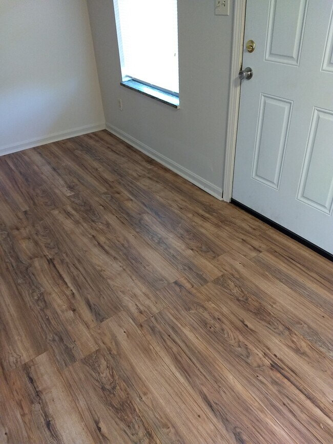 Building Photo - 4801 Saddlebrook Ln