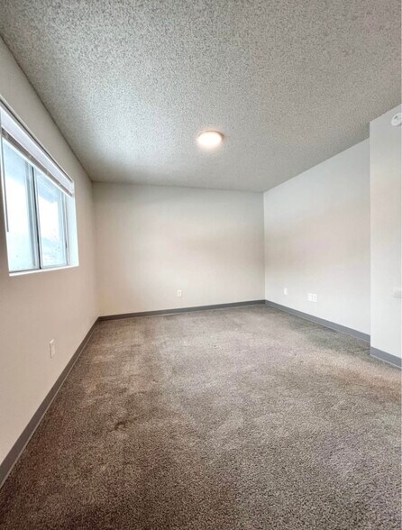 Building Photo - 511 W Brown Ave