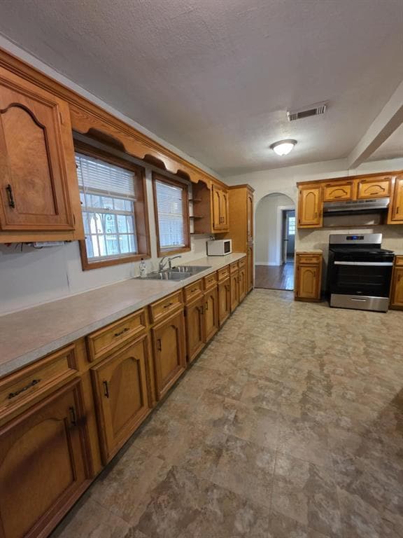 Building Photo - 6109 Saxon Dr