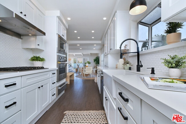 Building Photo - 12614 Morrison St