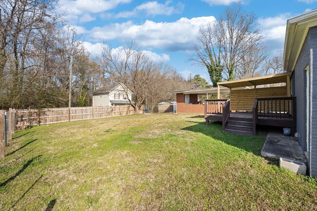 Building Photo - Beautiful bungalow in fabulous Durham location!