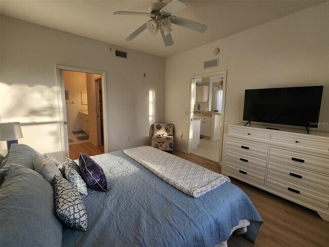 Building Photo - 4442 Corso Venetia Blvd