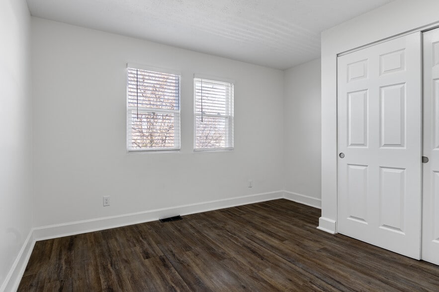 Building Photo - 410 E Beecher St