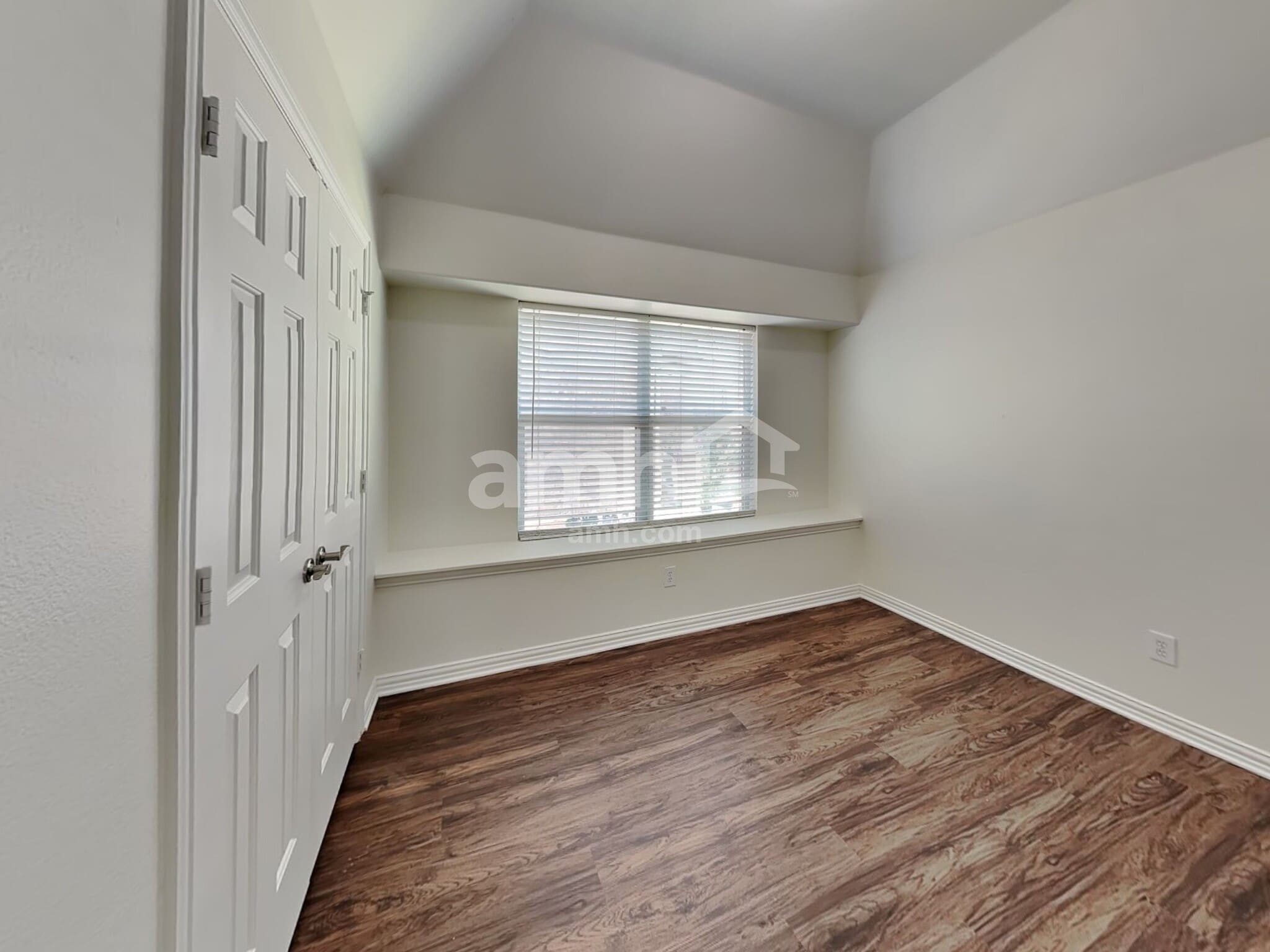 Building Photo - 3720 Drexel Dr