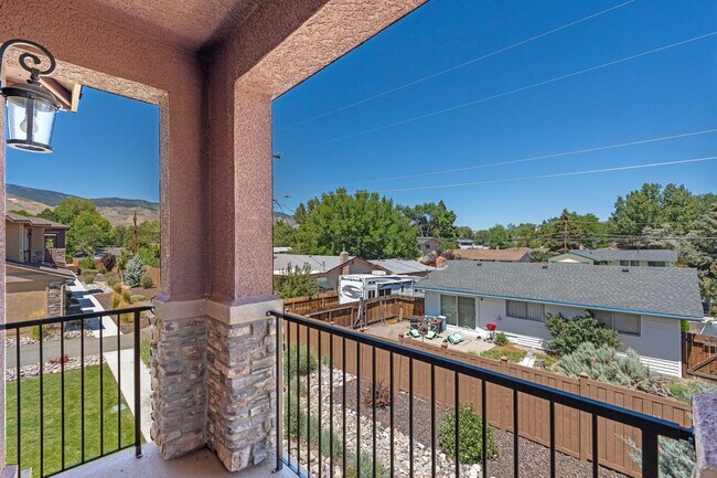 Building Photo - Welcome to this beautiful Carson City townhome available for rent