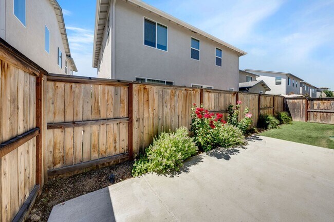 Building Photo - Modern 4BR Sacramento Home with Exclusive Clubhouse!