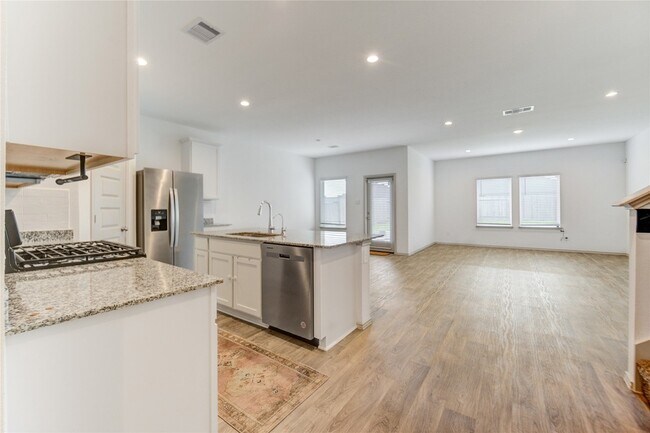 Building Photo - 7319 Sunset Crk Dr