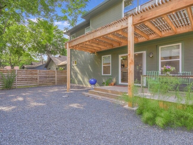 Building Photo - 1313 Garden St