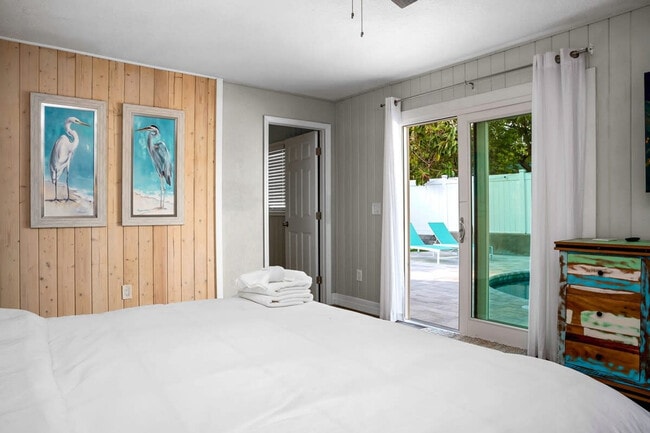 Building Photo - 6660 Date Palm Ave S