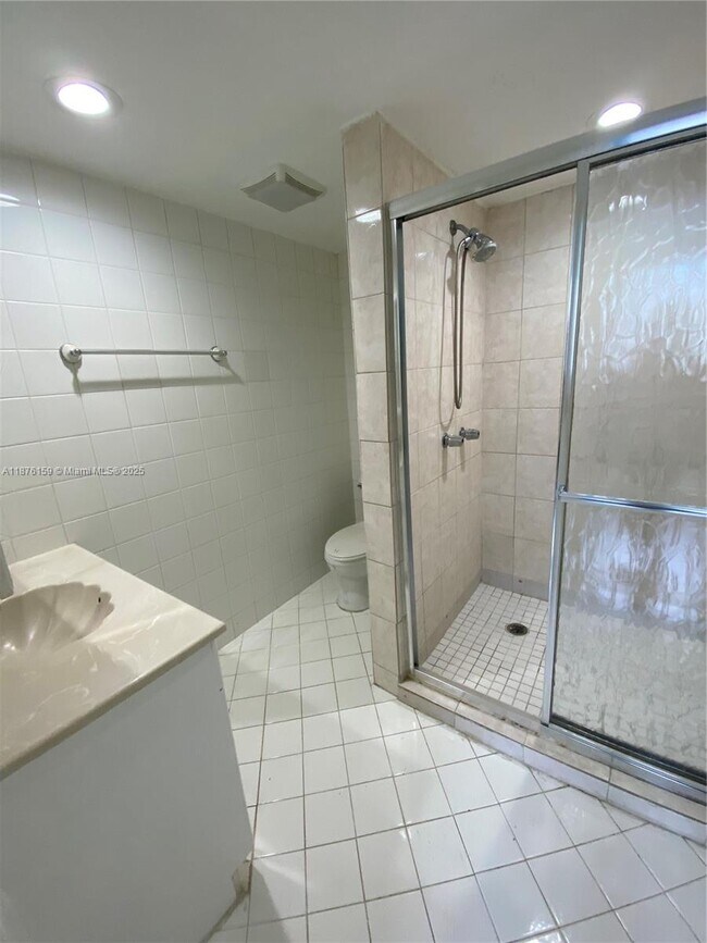 Building Photo - 10090 NW 80th Ct
