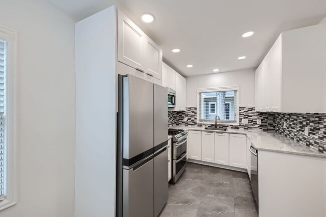 Building Photo - Wonderful West Old Town Home! A must see! ...