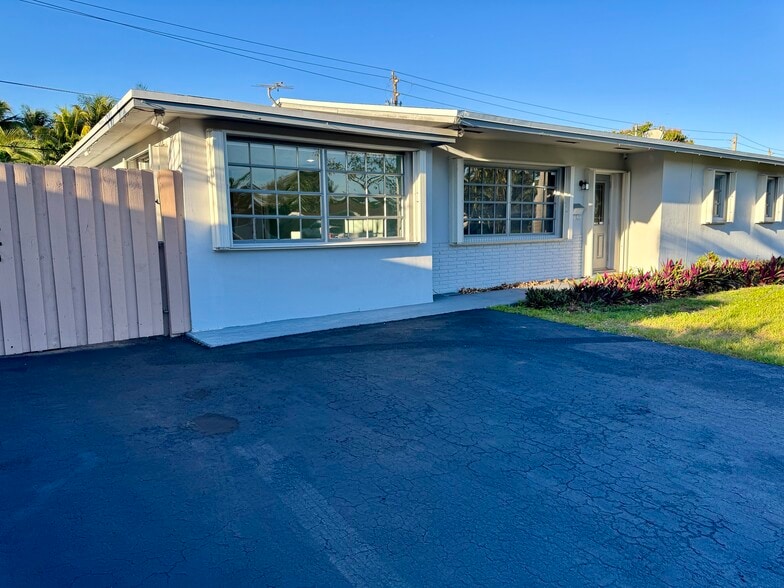 Building Photo - 3235 SW 23rd St